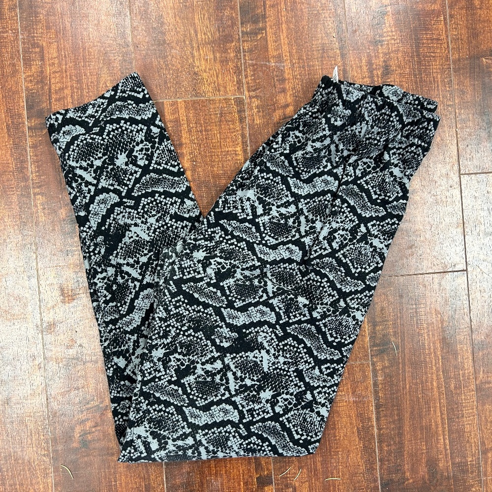 Sweetlegs plus size black snake print leggings
